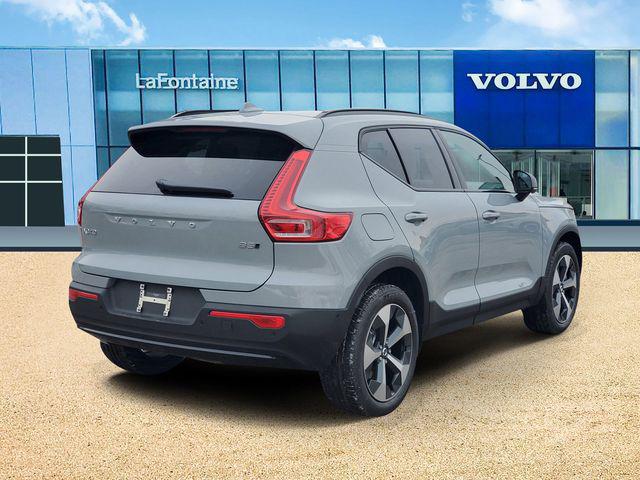 2026 Volvo XC40 Plus, B5 AWD Gas (mild hybrid), Dark