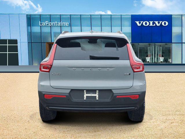 2026 Volvo XC40 Plus, B5 AWD Gas (mild hybrid), Dark
