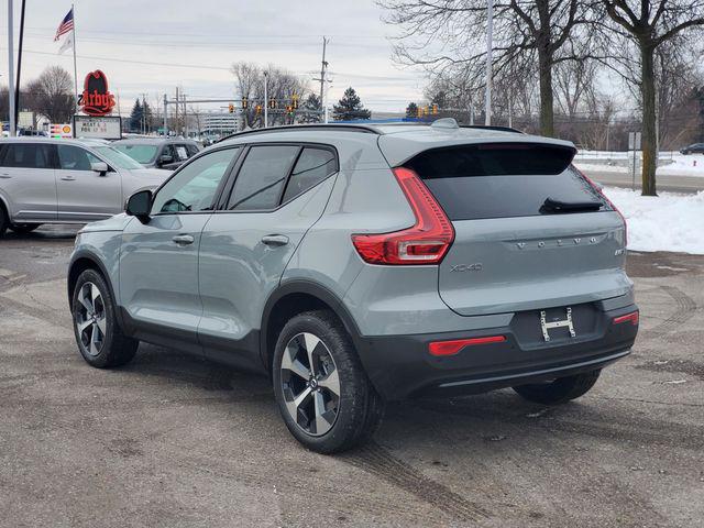 2026 Volvo XC40 Plus, B5 AWD Gas (mild hybrid), Dark