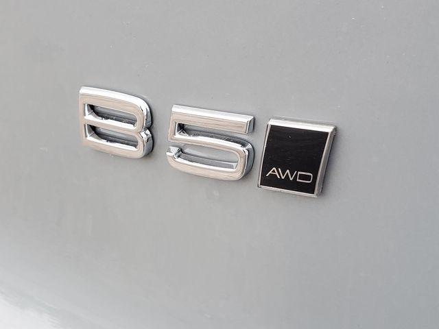 2026 Volvo XC40 Plus, B5 AWD Gas (mild hybrid), Dark