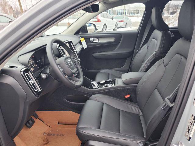 2026 Volvo XC40 Plus, B5 AWD Gas (mild hybrid), Dark