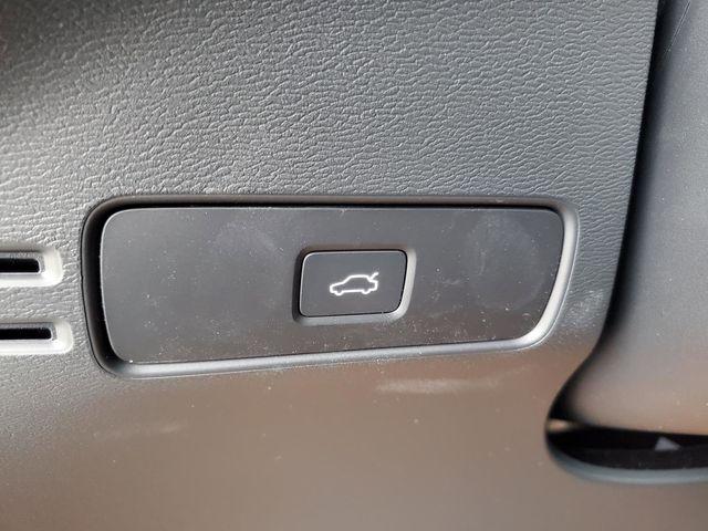 2026 Volvo XC40 Plus, B5 AWD Gas (mild hybrid), Dark