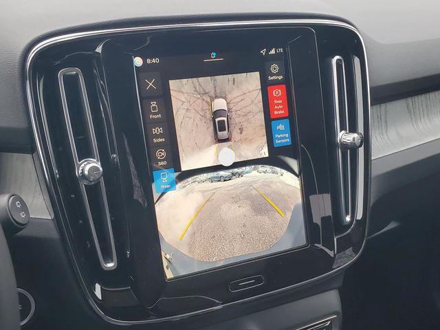 2026 Volvo XC40 Plus, B5 AWD Gas (mild hybrid), Dark
