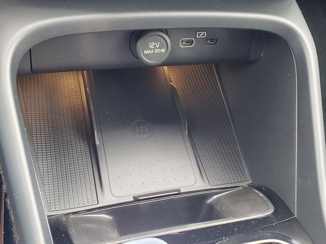 2026 Volvo XC40 Plus, B5 AWD Gas (mild hybrid), Dark