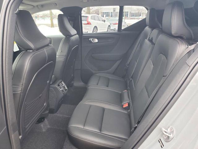 2026 Volvo XC40 Plus, B5 AWD Gas (mild hybrid), Dark