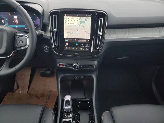 2026 Volvo XC40 Plus, B5 AWD Gas (mild hybrid), Dark