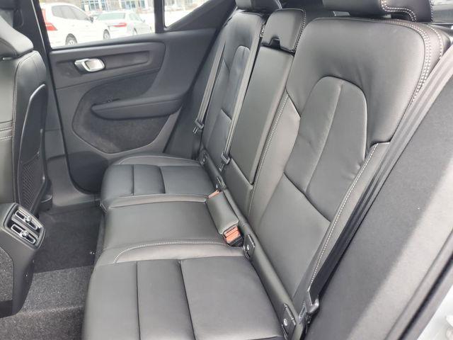 2026 Volvo XC40 Plus, B5 AWD Gas (mild hybrid), Dark