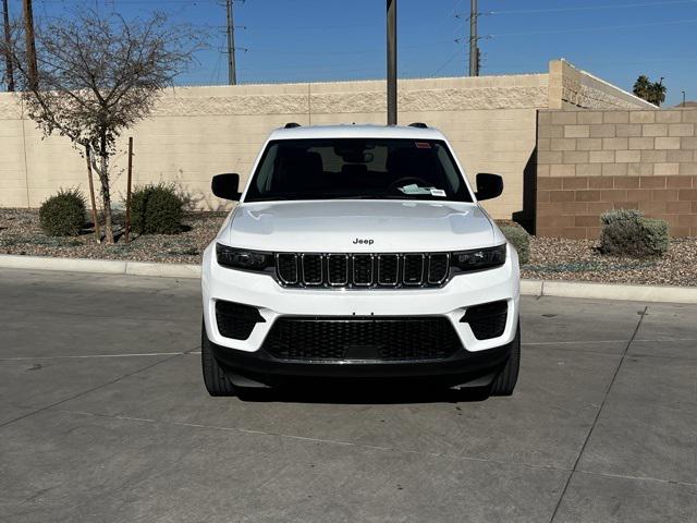 2023 Jeep Grand Cherokee Laredo 4x2