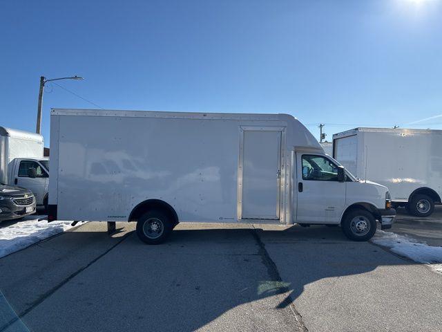 2025 Chevrolet Express Cutaway 4500 Van