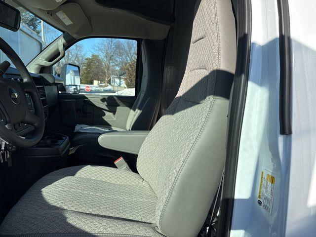 2025 Chevrolet Express Cutaway 4500 Van