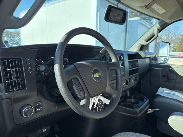 2025 Chevrolet Express Cutaway 4500 Van