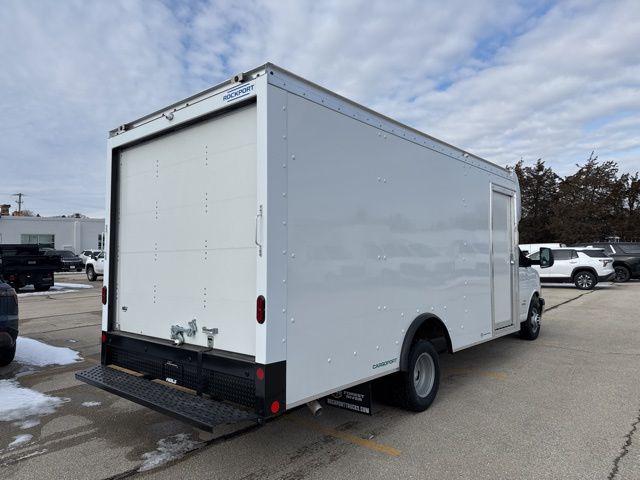 2025 Chevrolet Express Cutaway 4500 Van