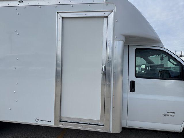 2025 Chevrolet Express Cutaway 4500 Van