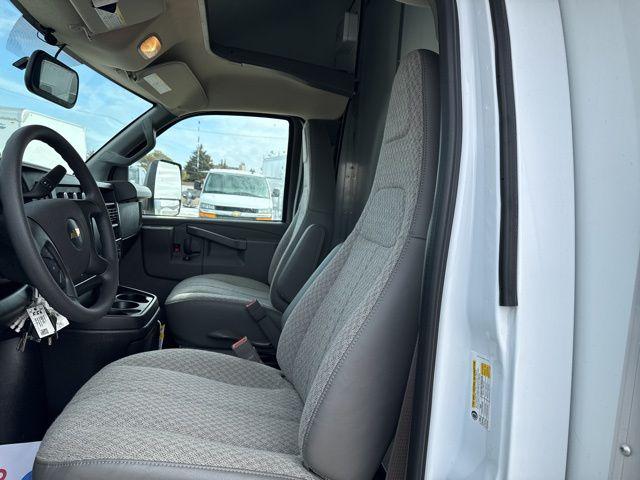 2025 Chevrolet Express Cutaway 4500 Van
