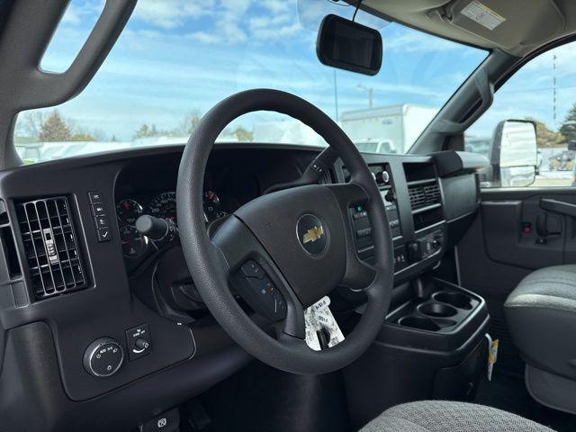 2025 Chevrolet Express Cutaway 4500 Van