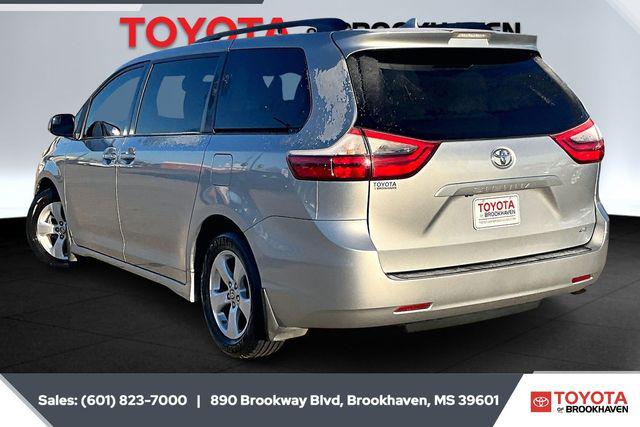 2020 Toyota Sienna LE