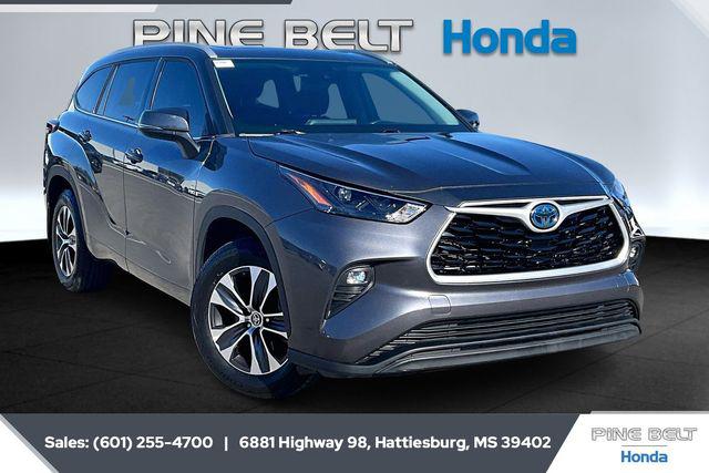 2022 Toyota Highlander Hybrid XLE