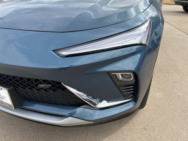 2026 Buick NV Sport Touring FWD