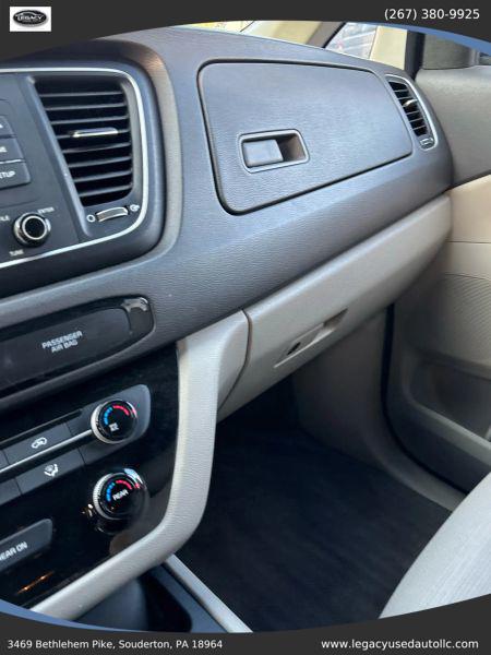 2015 Kia Sedona LX