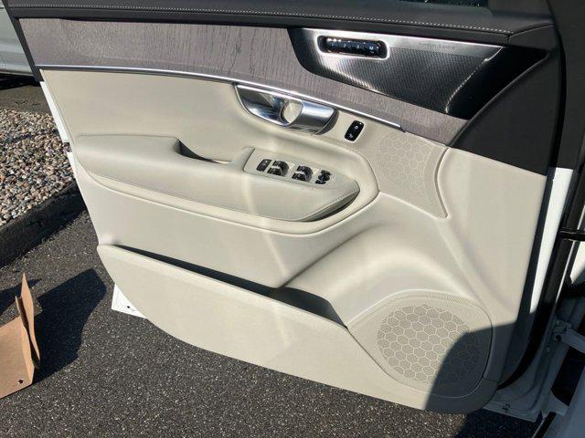 2026 Volvo XC90 Ultra, B6 AWD Gas (mild hybrid), Gasoline, Bright, 7 Seats