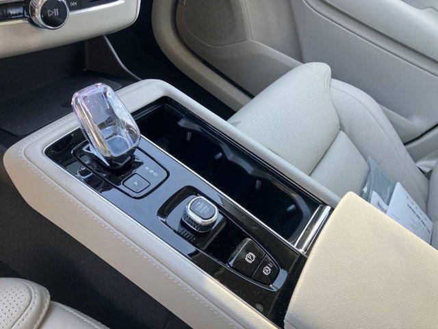 2026 Volvo XC90 Ultra, B6 AWD Gas (mild hybrid), Gasoline, Bright, 7 Seats