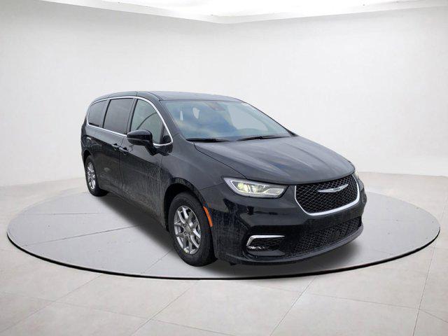 2026 Chrysler Pacifica Select for sale in East Hartford, CT