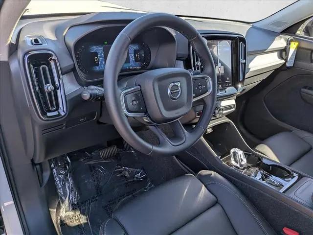 2026 Volvo XC40 Plus, B5 AWD Gas (mild hybrid), Dark