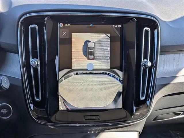 2026 Volvo XC40 Plus, B5 AWD Gas (mild hybrid), Dark