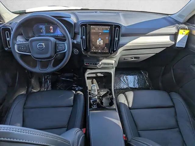 2026 Volvo XC40 Plus, B5 AWD Gas (mild hybrid), Dark