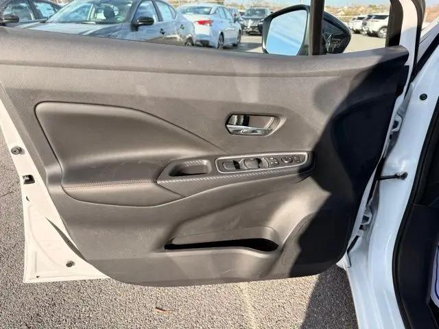 2025 Nissan Versa 1.6 SR