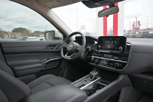 2024 Nissan Pathfinder SV FWD