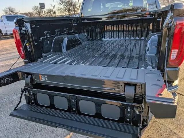 2026 GMC Sierra 1500 Crew Cab, Short Bed, SLT, RWD