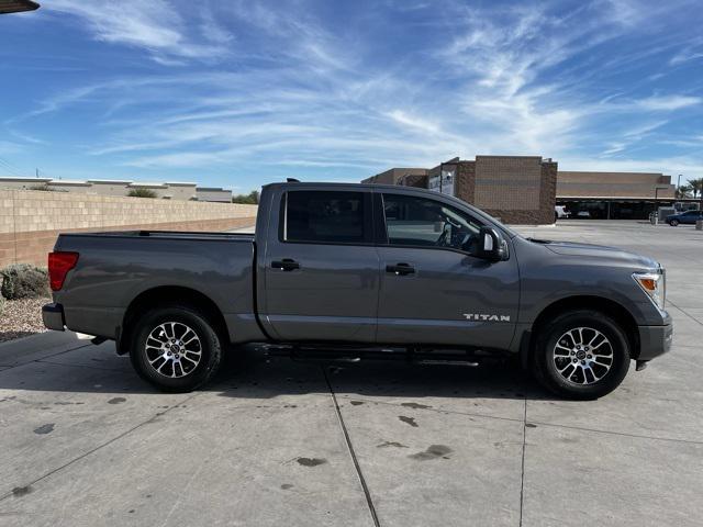 2024 Nissan TITAN Crew Cab SV 4x4
