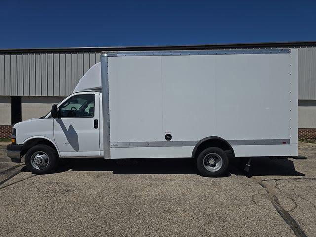 2025 Chevrolet Express Cutaway Work Van