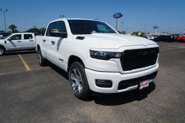 2026 RAM 1500 RAM 1500 EXPRESS CREW CAB 4X4 57 BOX