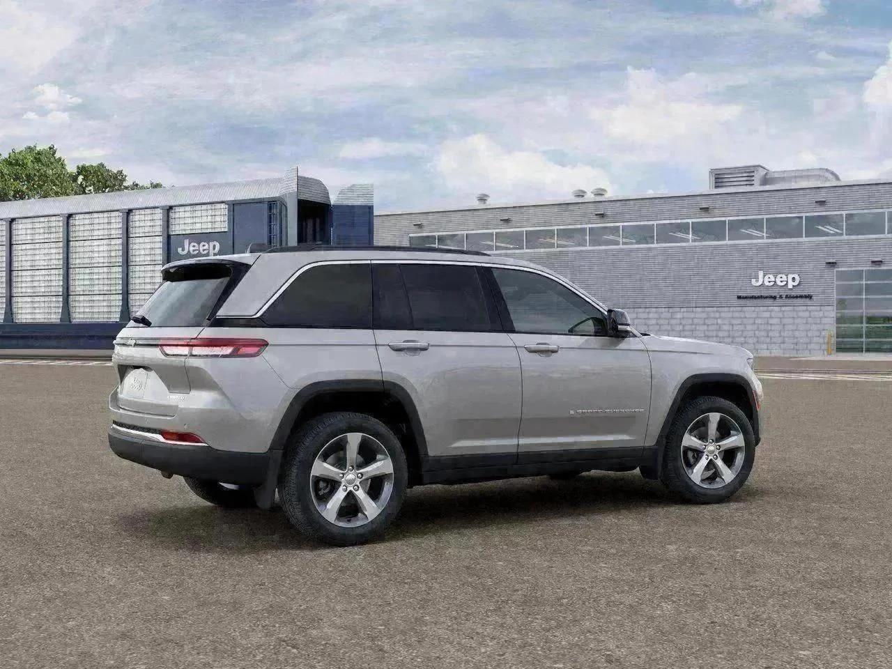 New 2026 Silver Zynith Exterior Paint Jeep Limited image 4