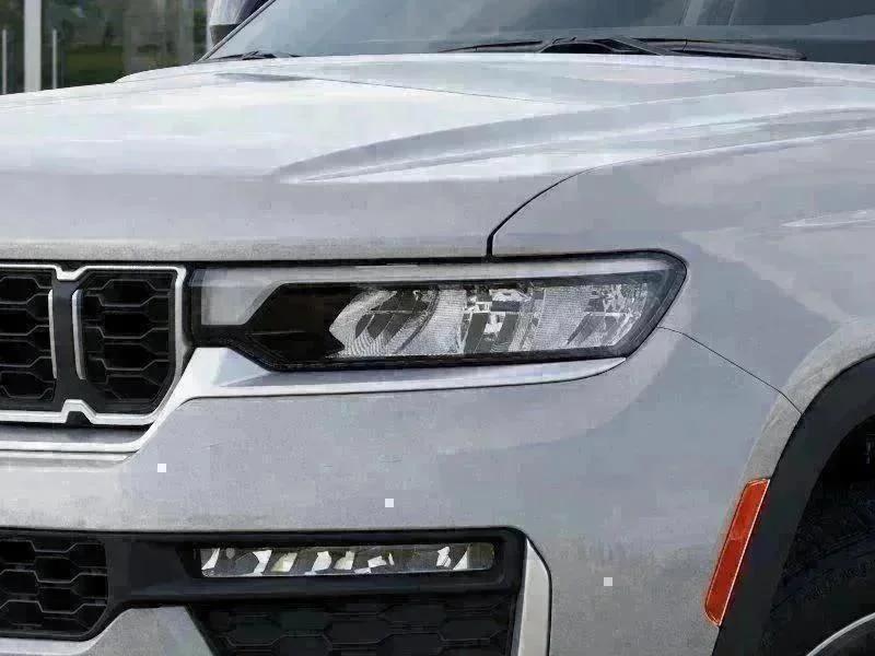New 2026 Silver Zynith Exterior Paint Jeep Limited image 36