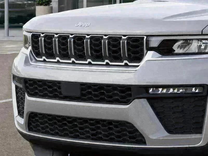 New 2026 Silver Zynith Exterior Paint Jeep Limited image 37