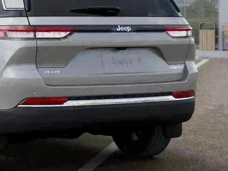 New 2026 Silver Zynith Exterior Paint Jeep Limited image 39