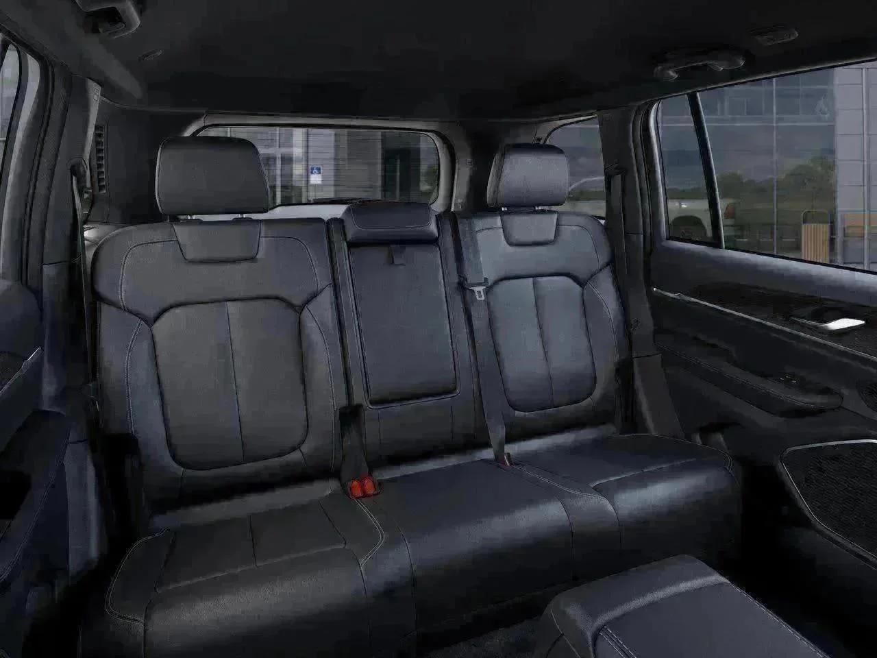 New 2026 Silver Zynith Exterior Paint Jeep Limited image 41