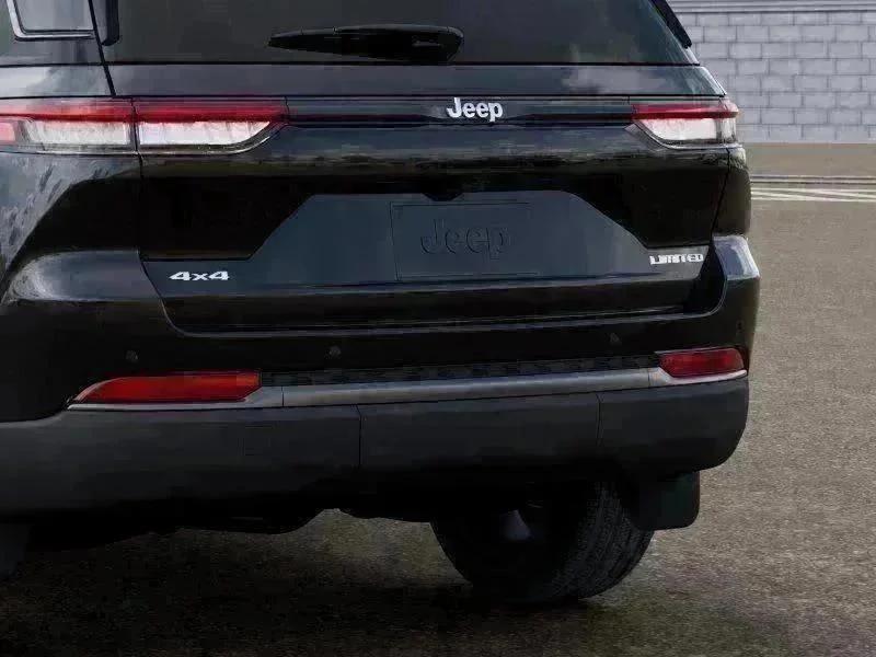 New 2026 Diamond Black Crystal Pearl-Coat Exterior Paint Jeep Limited image 13