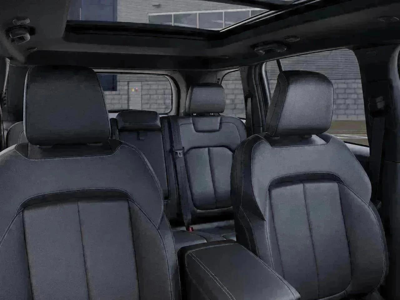 New 2026 Diamond Black Crystal Pearl-Coat Exterior Paint Jeep Limited image 26
