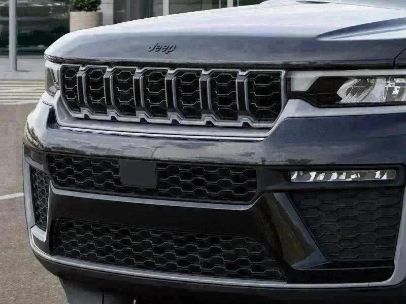 New 2026 Diamond Black Crystal Pearl-Coat Exterior Paint Jeep Limited image 37
