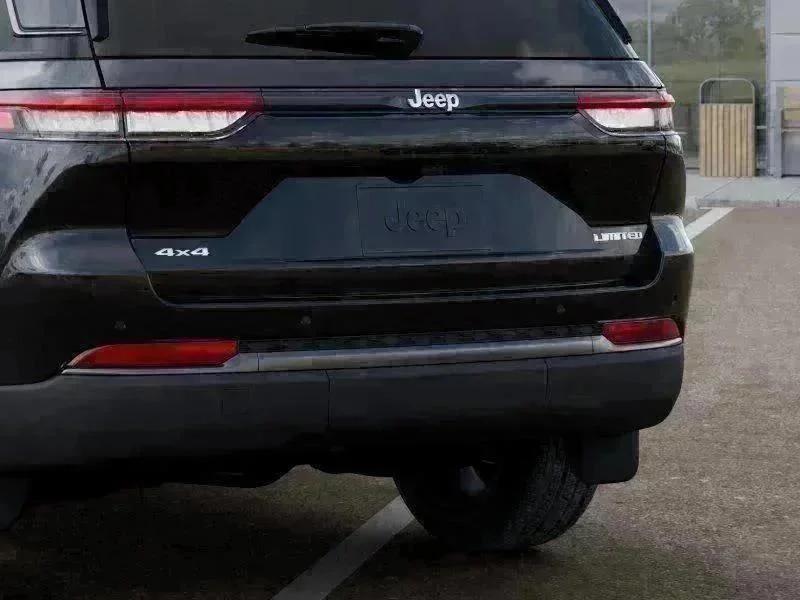 New 2026 Diamond Black Crystal Pearl-Coat Exterior Paint Jeep Limited image 39