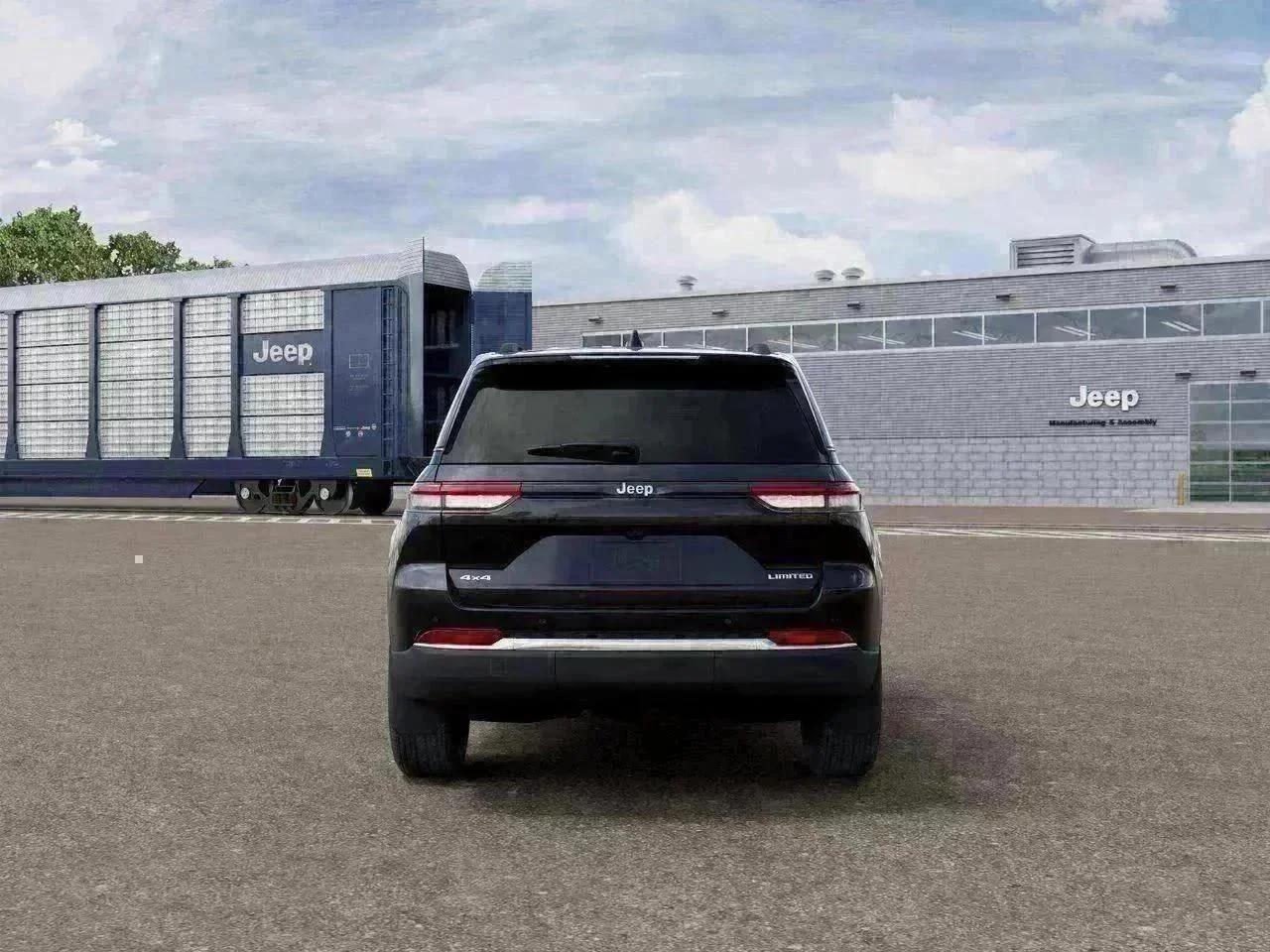 New 2026 Diamond Black Crystal Pearl-Coat Exterior Paint Jeep Limited image 7