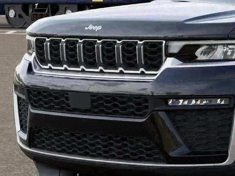 New 2026 Diamond Black Crystal Pearl-Coat Exterior Paint Jeep Limited image 11