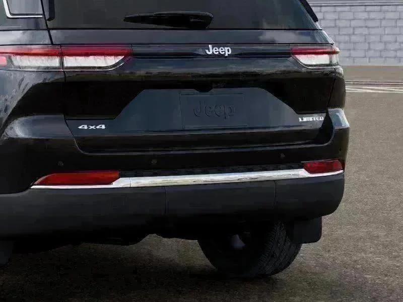 New 2026 Diamond Black Crystal Pearl-Coat Exterior Paint Jeep Limited image 13