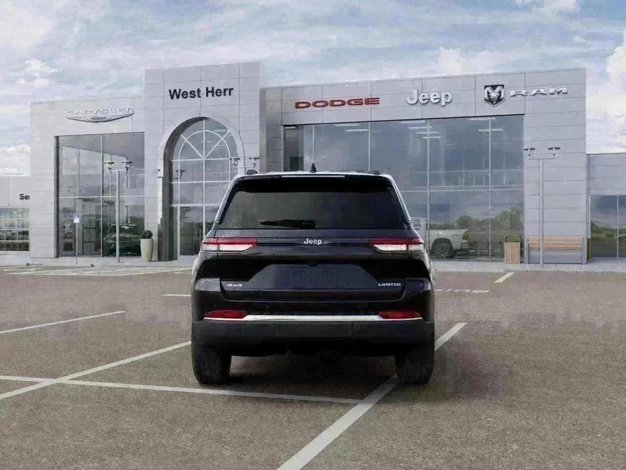 New 2026 Diamond Black Crystal Pearl-Coat Exterior Paint Jeep Limited image 33