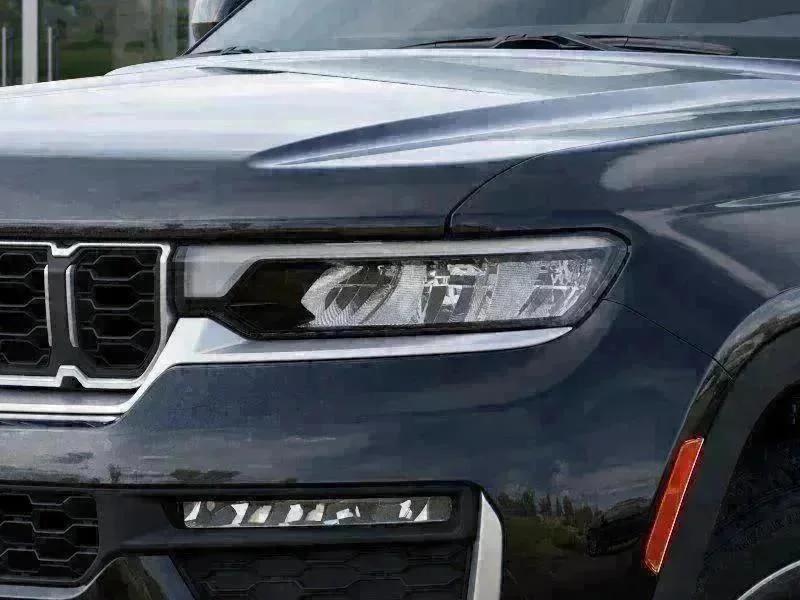 New 2026 Diamond Black Crystal Pearl-Coat Exterior Paint Jeep Limited image 36