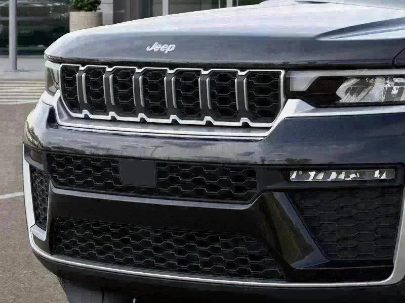 New 2026 Diamond Black Crystal Pearl-Coat Exterior Paint Jeep Limited image 37